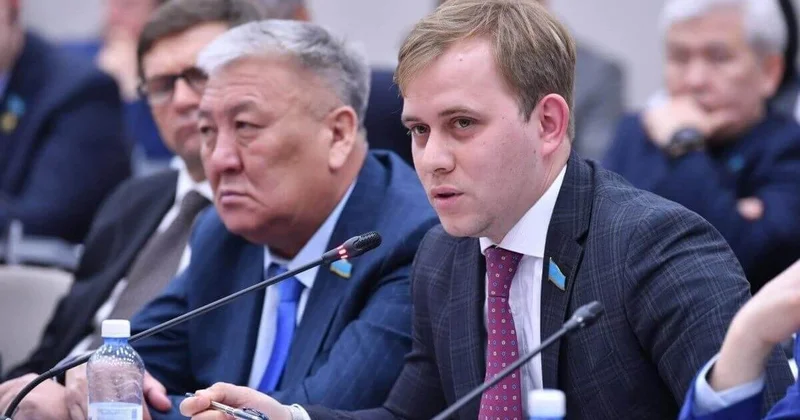 Конституция усложняет власть, чтобы сделать ее устойчивее позиция Шаталова