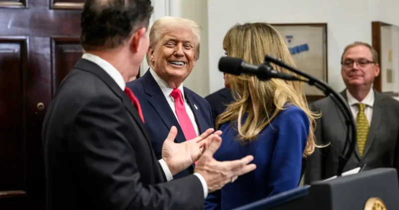 Трамп АҚШ құрамындағы үш “жаңа штат“ туралы әзілдеді