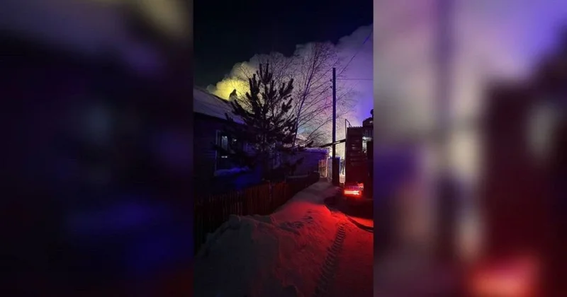 Полицейские вынесли 88 летнюю пенсионерку из горящего дома в Павлодарской области (видео)