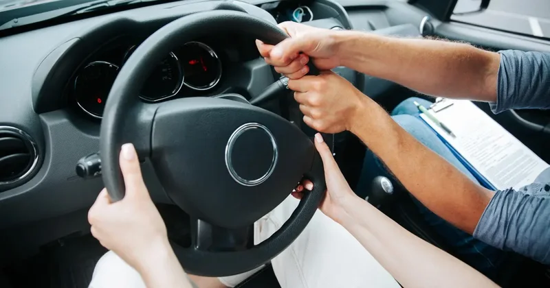Онлайн курсы не научат водить: в МВД Казахстана обратились к желающим сесть за руль
