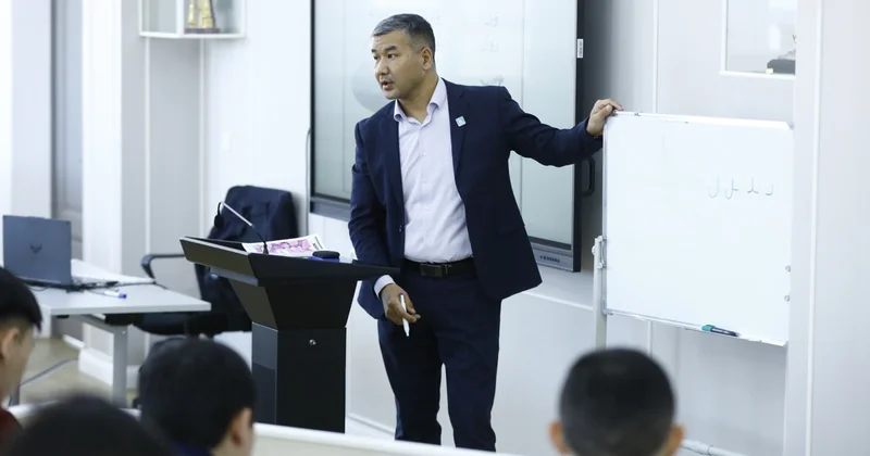 Kazinform мамандары MNU студенттеріне төте жазу әліпбиін үйретеді