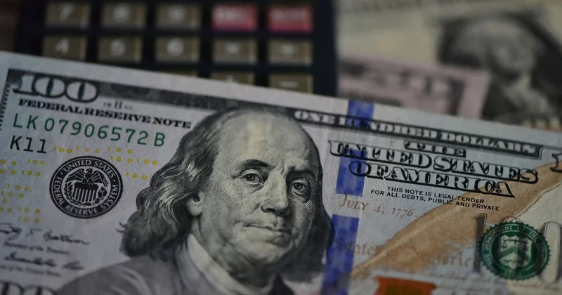 Доллар сильно подорожал после выходных в Казахстане