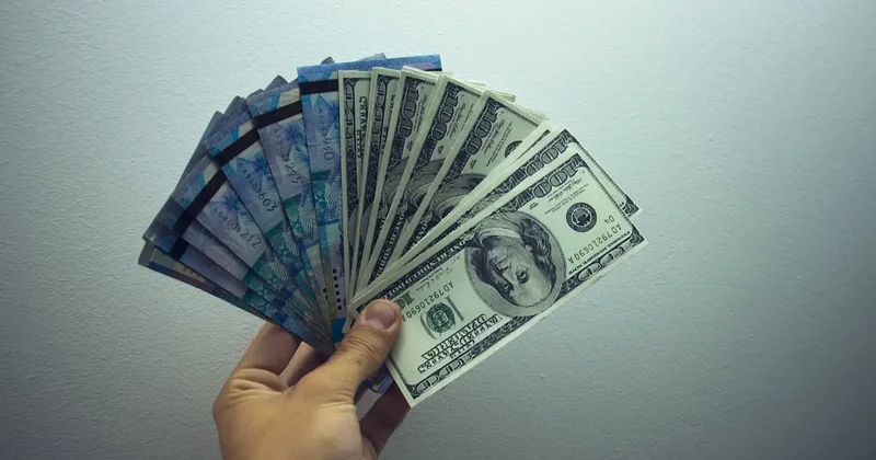 Цены на нефть и удары Ирана: курс доллара вырос к тенге на бирже 2 марта