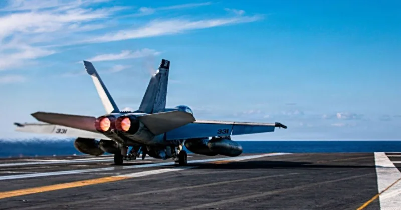 Сбили дружественным огнем : в Пентагоне объяснили крушение трех американских истребителей в Кувейте