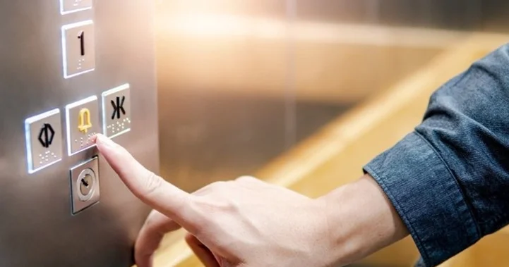 Астанада құтқарушылар лифтіде қалып қойған балаларды шығарып алды