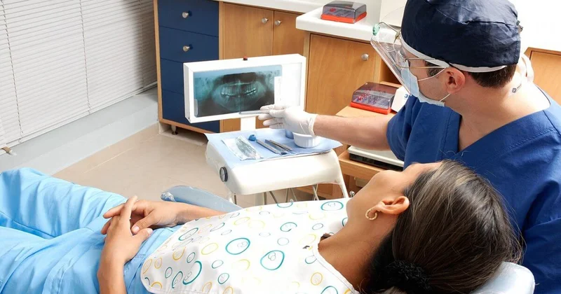 Гной в челюсти: лечение зуба женщины закончилось операцией в Актау