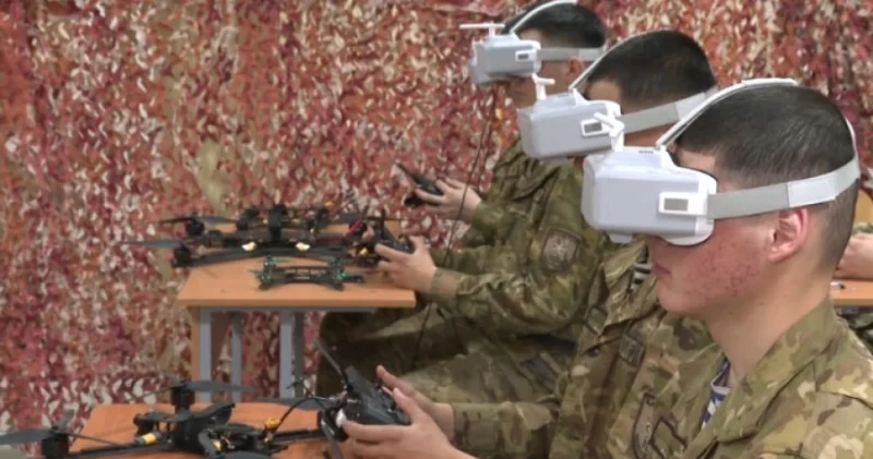 Қазақстандық әскерилер дрондарды басқаруды меңгеріп жатыр