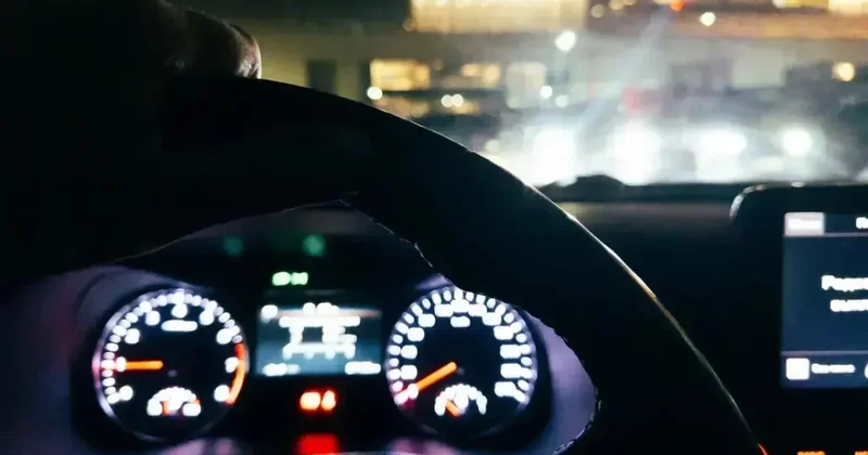 В Талдыкоргане Camry проехала на красный и врезалась в людей на мопеде