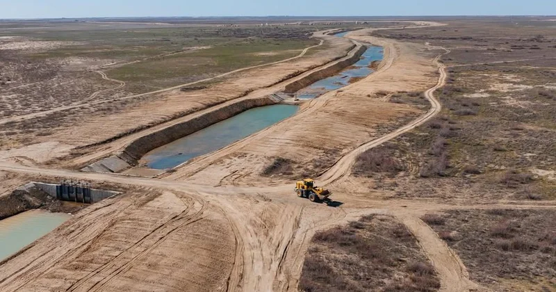 Жылыой ауданында су тасқынына қарсы бөгеттер нығайтылып, өзен арналары тазартылуда