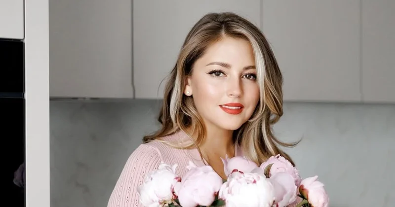 37 летняя Анна Михайловская показала фото с округлившимся животом