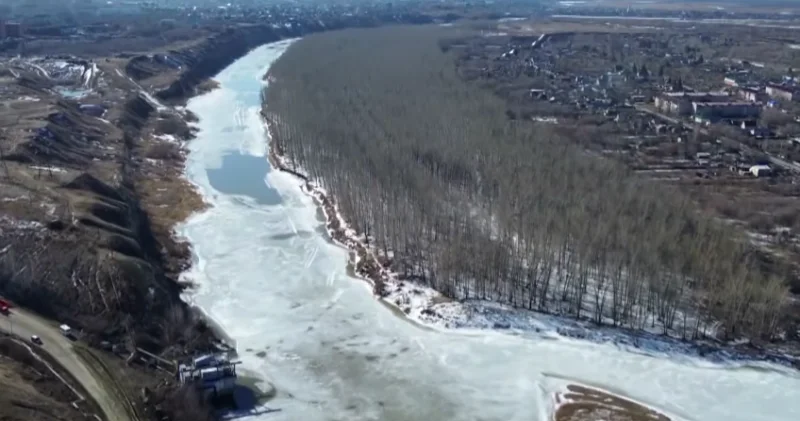 Қазақстанның солтүстігінде су бөгеттен асып жатыр, тасқынның шыңы әлі алда