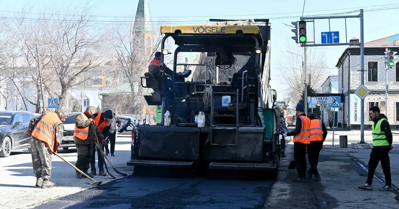 Биыл Семейде 100 көшеге асфальт төселеді