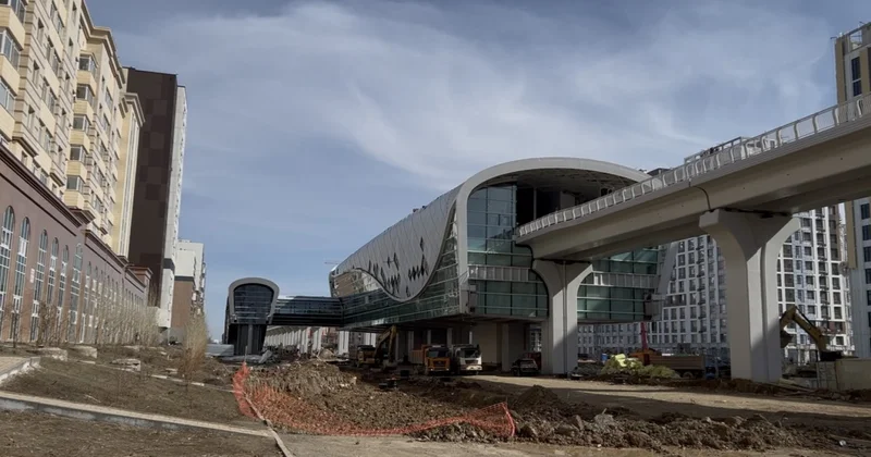 Шум, стройка и камеры: о чем говорят астанчане после запуска ЛРТ