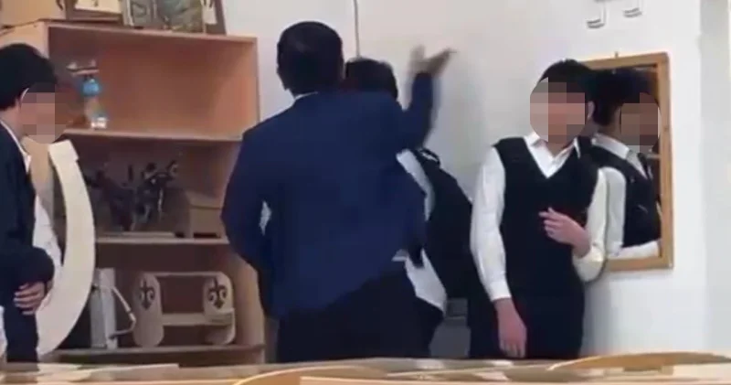 Астана мектебіндегі қол жұмсау педагог видеоға түсіп қалды