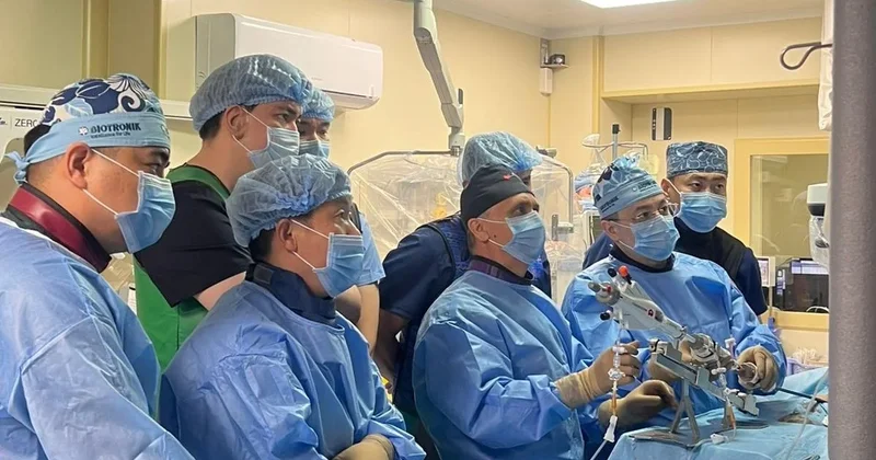 Казахстанские врачи сделали редкие операции на сердце вместе с международным экспертом
