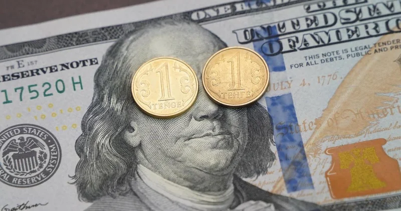 Тенге продолжил дорожать по отношению к доллару и евро