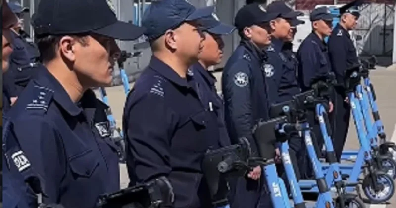 Полиция Алматы объяснила, почему их сотрудники разъезжают по городу на самокатах (видео)