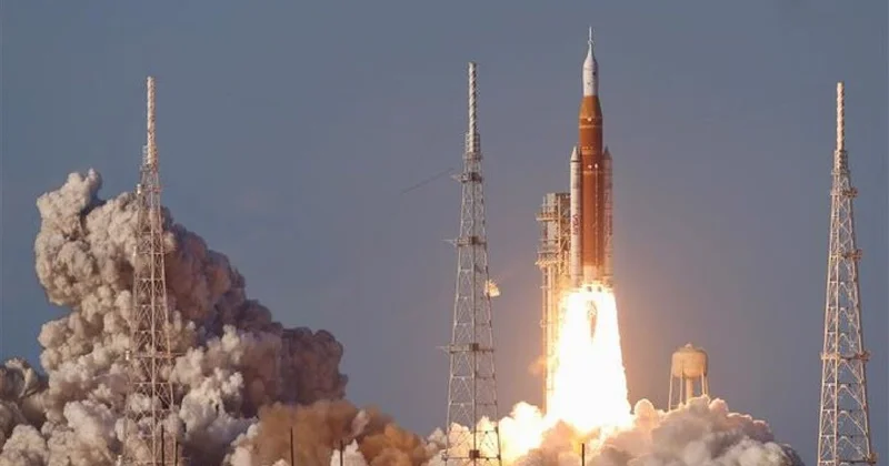 Впервые за полвека: NASA запустило корабль с астронавтами к Луне