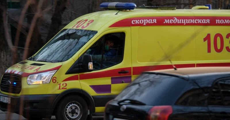 Подросток сорвался с высоты на территории школы в Таразе