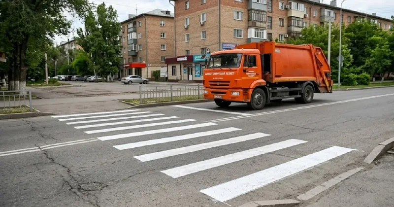 Шел за мороженым: в Шымкенте ребенок погиб под колесами грузовика