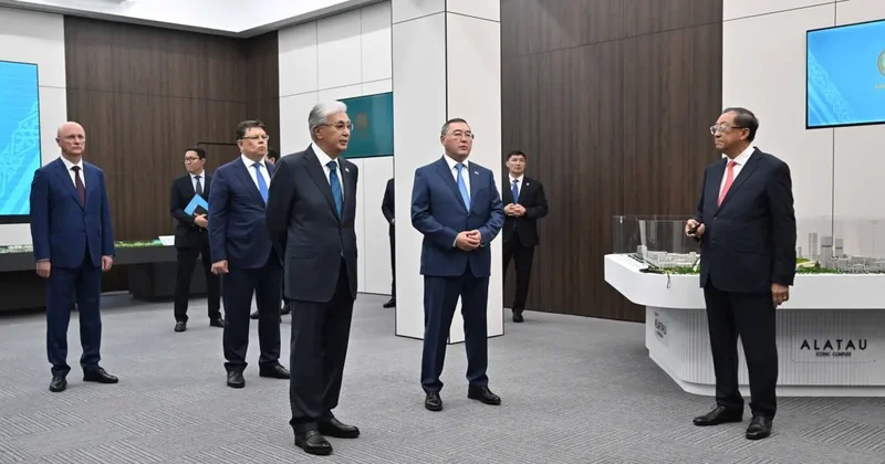 Мемлекет басшысы Алатау қаласының даму барысымен танысты
