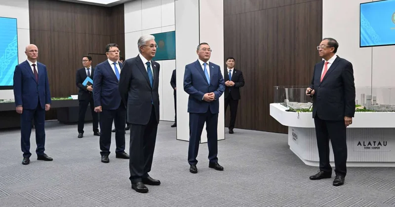 Президент ознакомился с ходом развития города Алатау