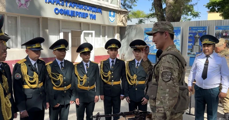 Взяли шефство над улановцами