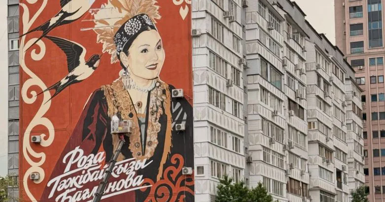Замана бұлбұлы Бағланова тұрған үйге суреті салынды