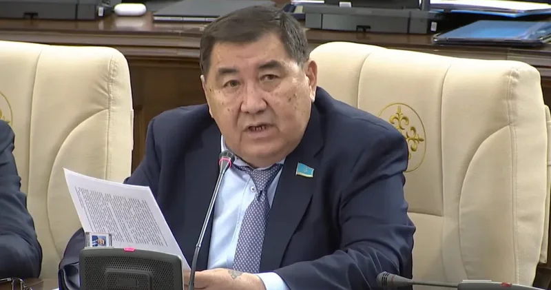 Біз жылауық халыққа айналмауымыз керек : Ермұрат Бәпи тарихи жарақат туралы
