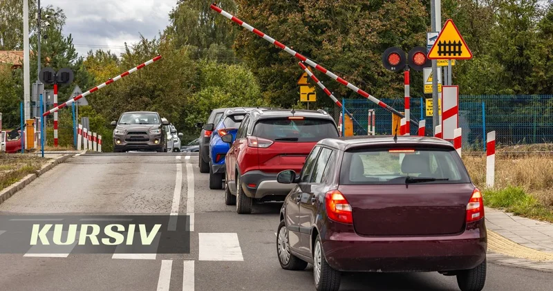 Поезда против автомобилей: на переездах Казахстана произошло 20 аварий