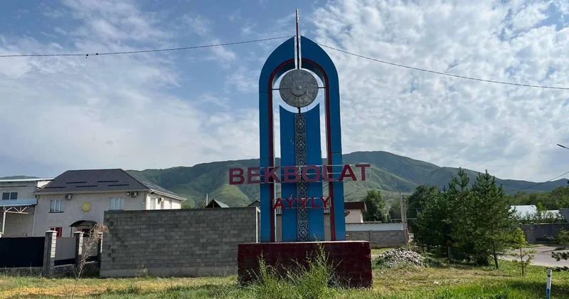 Құбыр жарылса, бірге жүреді : ауыз суға жарымай отырған тұрғындар әкімді мақтады
