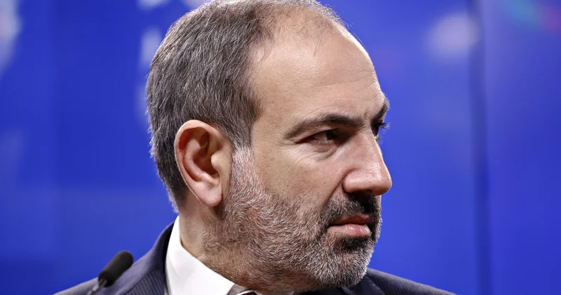 Премьер Армении Пашинян подал в отставку