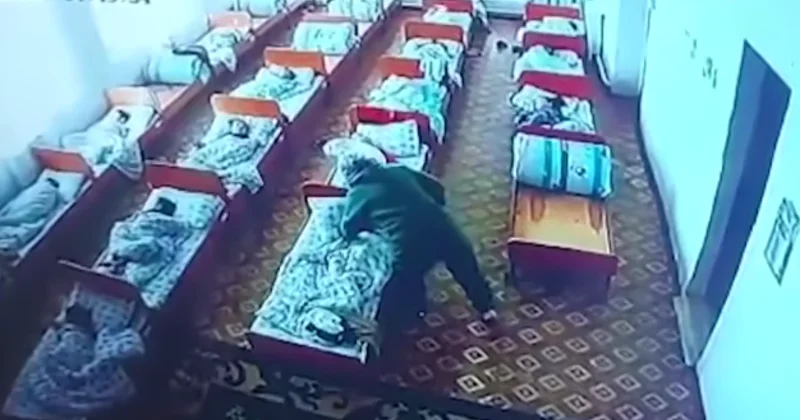 Ақтөбе облысындағы балабақшада бүлдіршін зардап шекті: оқиға сәті видеоға түсіп қалған