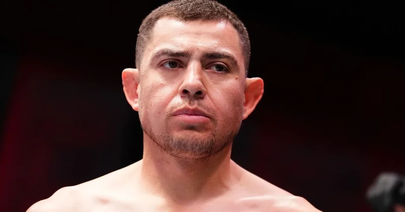 Нокаутом в первом раунде завершился главный бой турнира UFC