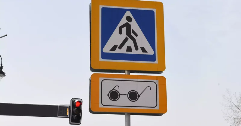 Қарағандыда бағдаршамға соғылған жүргізуші көз жұмды