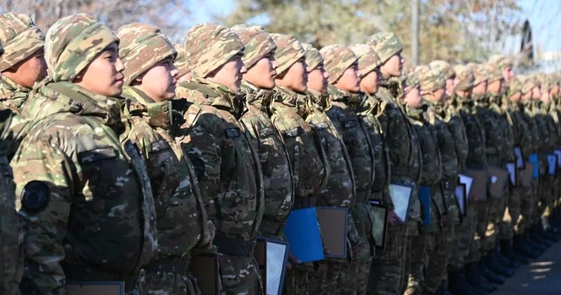 Ақтау гарнизонының 200 ден аса сарбазы Жауынгерлік тумен қоштасты