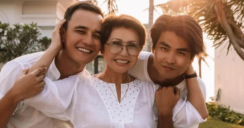 Әли Оқапов анасына сын айтатындарға жауап берді