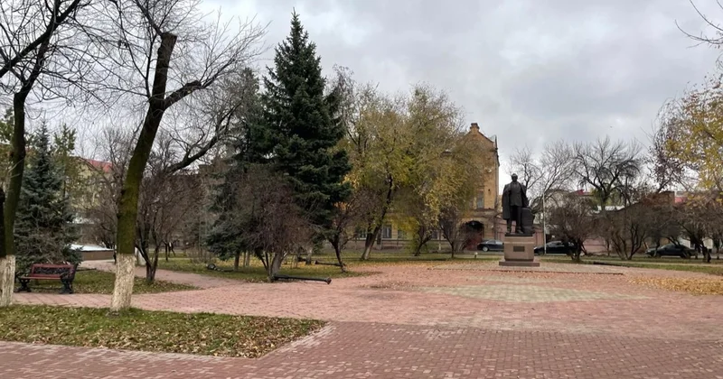 Оралдағы бақ неге қараңғы қала әкімдігі жауап берді