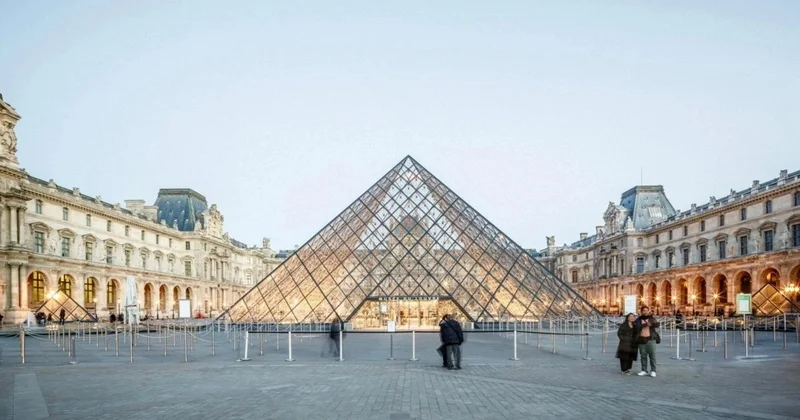 38 жастағы әйел Лувр ұрлығына қатысы бар деген күдікке ілінді