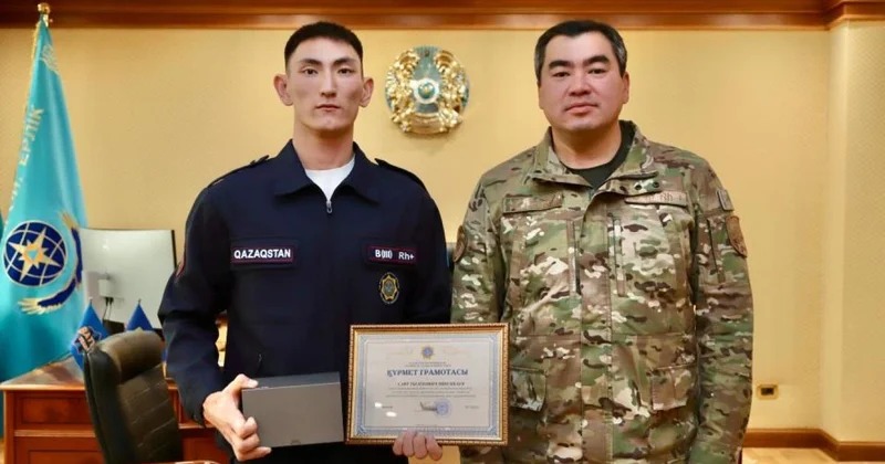 Спасатель предотвратил трагедию в Астане: его наградили в МЧС