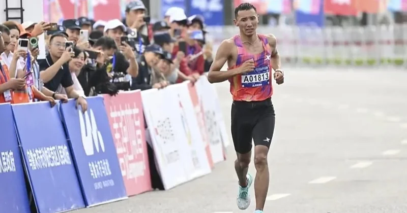 Шыңжаңдық қандасымыз жартылай марафонда рекорд жаңартты шетелдегі қазақ баспасөзі