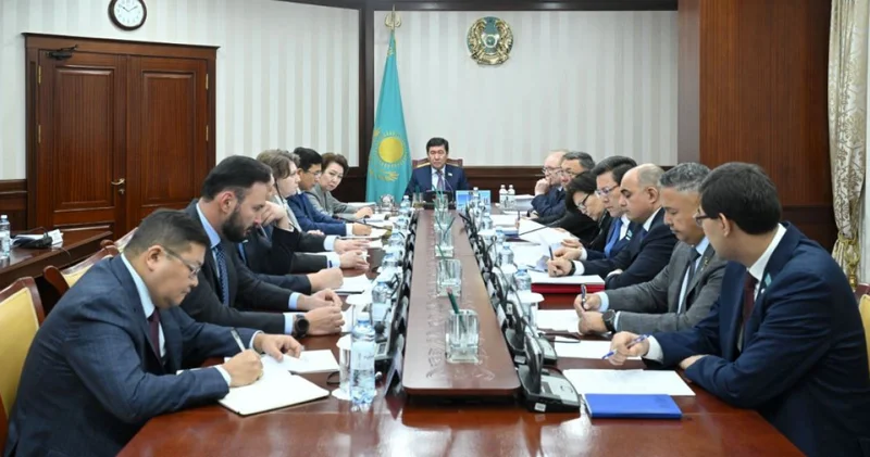 Мәжіліс Үкіметтің ақпаратын тыңдайды