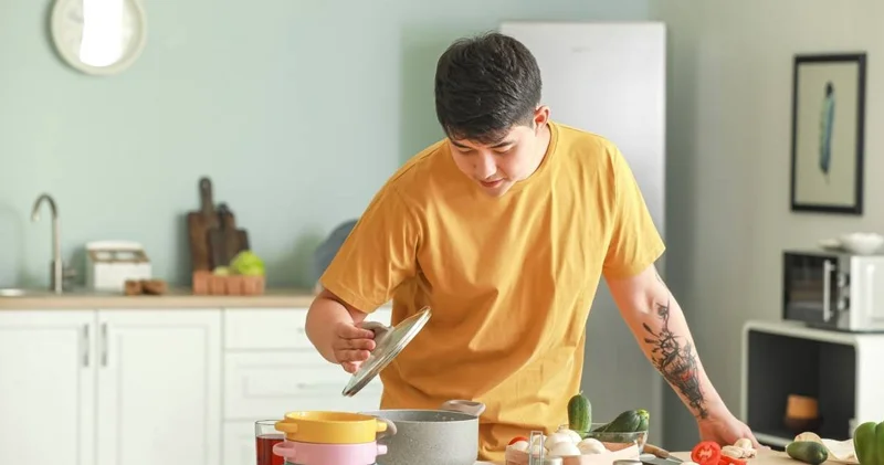 28 жастағы жігіт ата анасымен бірге тұрып, миллиондап ақша тапқан?