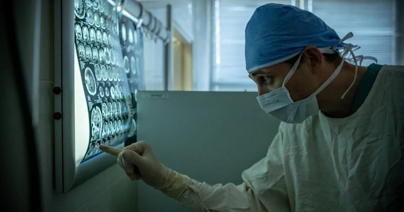 35 лет жила женщина с клейкой лентой в носу