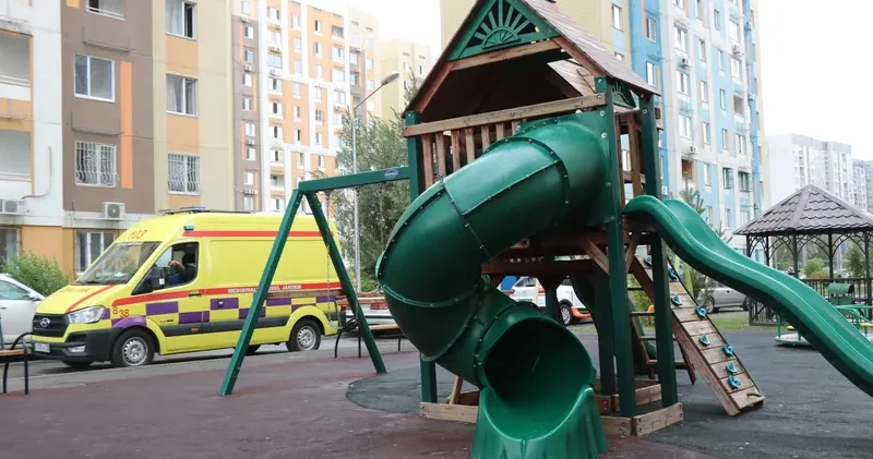 Апталдай азаматтың алты жасар баланы тепкінің астына алуы: бүлдіршіннің анасы жаға ұстатарлық жайттарды айтты