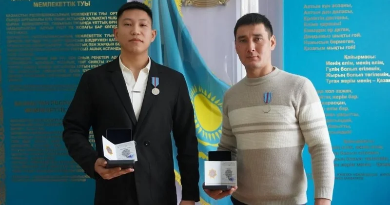 Семейде өртке оранған үйден екі қарияны құтқарған азаматтар марапатталды