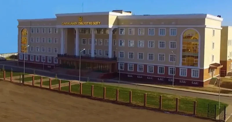 Заставлял инвалида попрошайничать в Караганде: осуждённым по этому делу снизили сроки