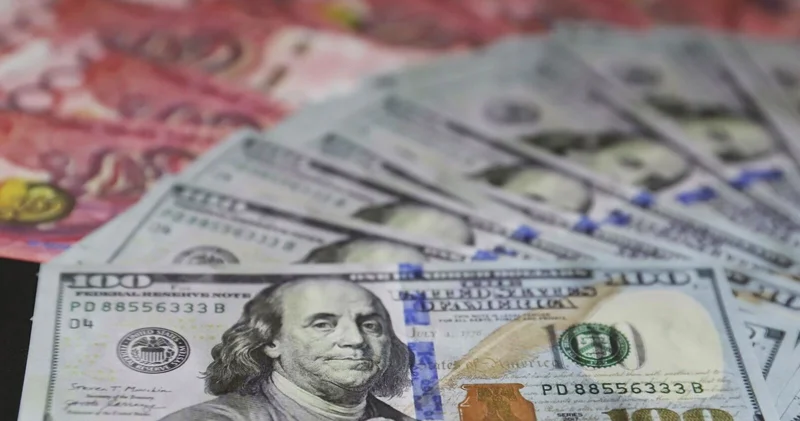 Доллар дешевеет на бирже сильнее, чем в обменных пунктах