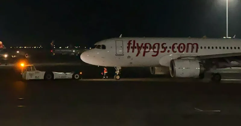 Ақтөбеге баруы тиісті ұшақ Ақтауға қонды: жолаушылар әуе көлігінен түсуден бас тартты