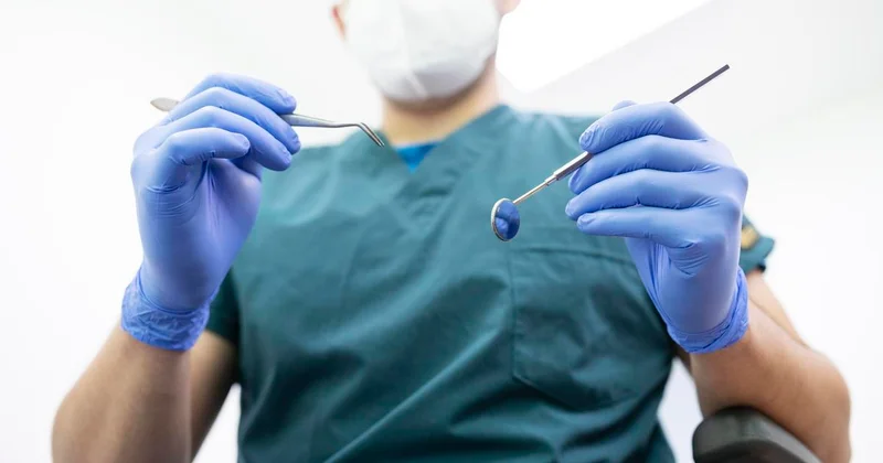 Ничего не предвещало беды : лечивший умершую девочку стоматолог из Астаны выступил в суде